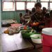 Jalin Keakraban, Satgas Yonif 126/KC Ajak Warga Perbatasan Makan Bersama