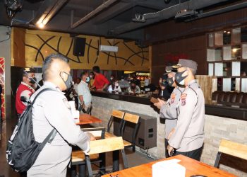 Pimpin Razia Tempat Hiburan, Kapolres Pematangsiantar Amankan Pemilik Sajam