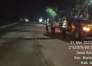 Personel Polsek Prapat Janji  Gelar Patroli Blue Light 
