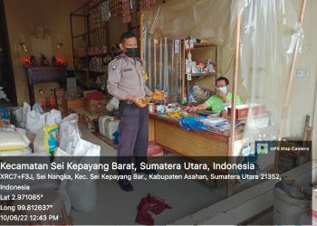 Bhabinkamtimas Polsek Sei Kepayang Monitoring Penjualan Minyak Goreng