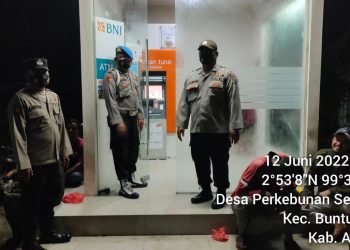 Personel Polsek Prapat Janji Gelar Patroli Blue Light
