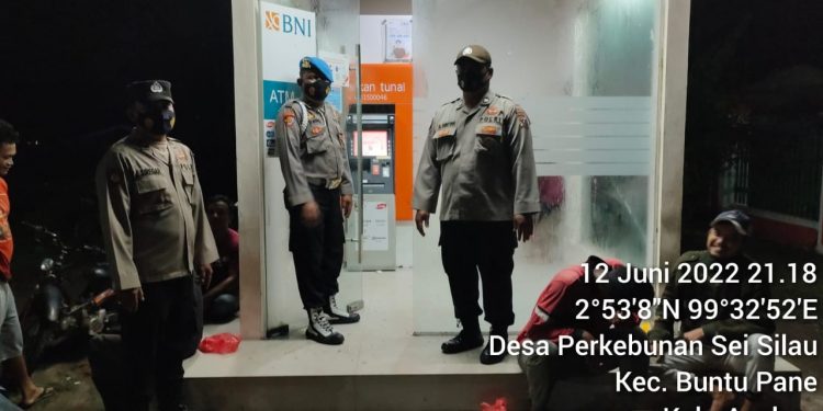 Personel Polsek Prapat Janji Gelar Patroli Blue Light