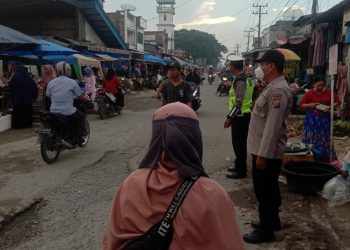 Personel Polsek Air Joman Atur Arus Lalulintas di Pajak Kebun Sayur