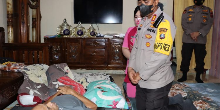 Sebagai bentuk kepedulian kepada anggota yang sedang mengalami sakit menahun,