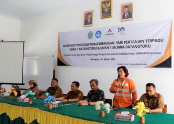 . (Zatam/Taslab News) PT Agincourt Resources, BBPPMPV Pertanian , Cabang Dinas Pendidikan Sidimpuan, perwakilan Kecamatan Batangtoru, dan kepala sekolah menghadiri peluncuran Pogram Pengembangan SMK Pertanian Terpadu di Batangtoru. 