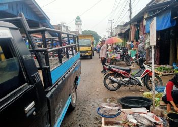 Personel Polsek Air Joman Lakukan Pengaturan Arus Lalu Lintas