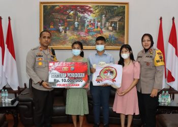 Keluarga Personil Polres Asahan yang Meninggal Dunia Terima Santunan Pendidikan Rp10 Juta dari Kapolres