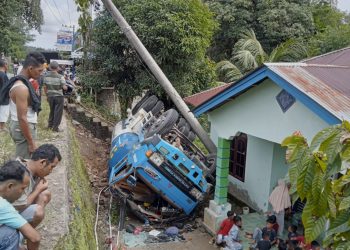  (Zatam/Taslab News) Truk tangki milik PT BALP yang terbalik di kilometer 42 Jalan Sibolga - Padang Sidempuan.