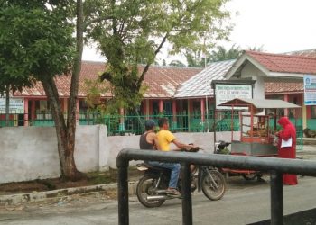 Bendera Merah Putih Kusam dan Lusuh Berkibar di SDN 010096, Sekretaris Disdik: Kasek akan Diganti