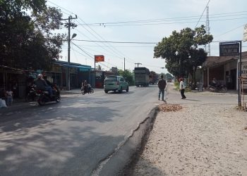Warga Berharap Jalan di Simpang Masuk Sei Beluru Menuju Meranti Diperbaiki