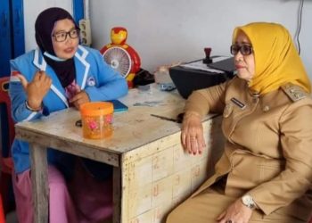 Wakil Bupati Labuhanbatu Hj Ellya Rosa Siregar (kanan). 