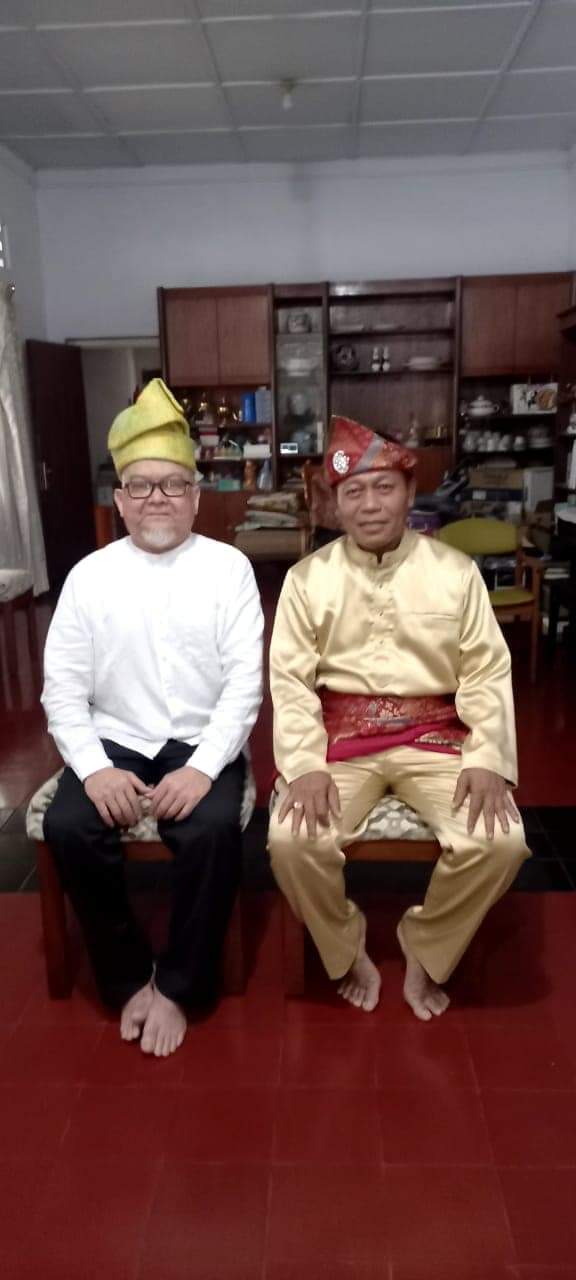 Kamal Abraham Abdul Jalil Rahmadsjah (kiri) Plt Walikota Tanjungbalai Waris
