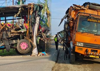 Tabrakan dengan Bus PMH, Sopir Truk Tronton Asal Paluta Melarikan Diri