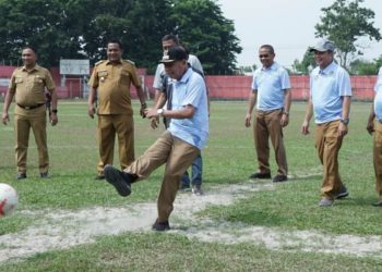 Tendangan Bola Pertama Bupati Asahan, Tanda Dibuka Seleksi GSI Tahun 2022