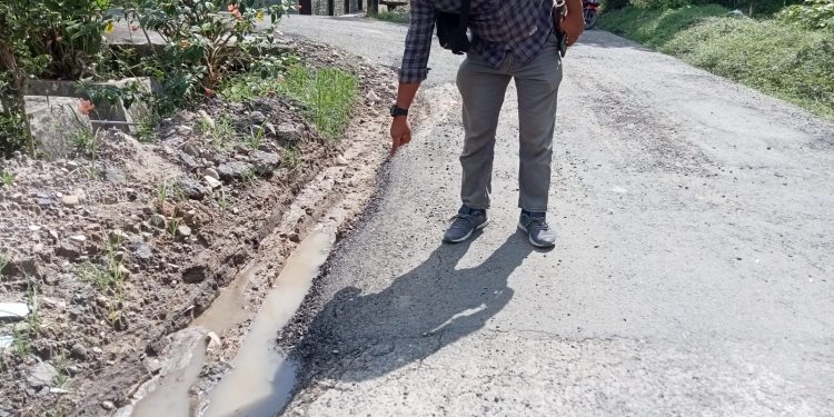 Warga Pertanyakan Proyek Pemeliharaan di Jalan Batu Permata yang Terkesan Asal Jadi, Baru Sebulan Selesai Sudah Rusak