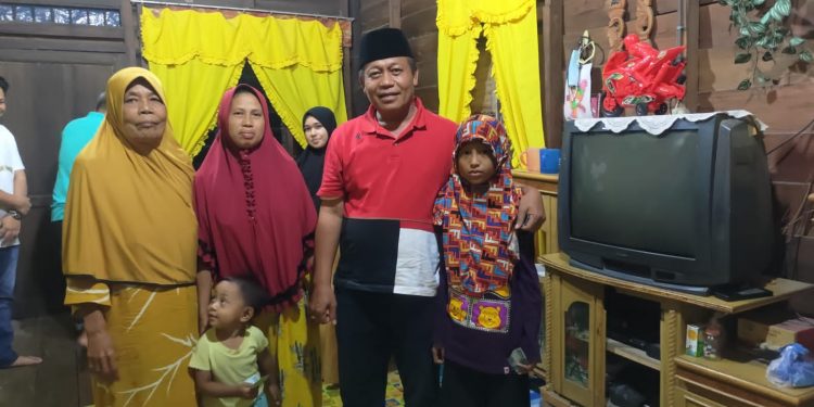 Plt Wali Kota Tanjungbalai Jenguk Renisa, Bayi yang Lahir Tanpa Anus Di Kelurahan Semula Jadi