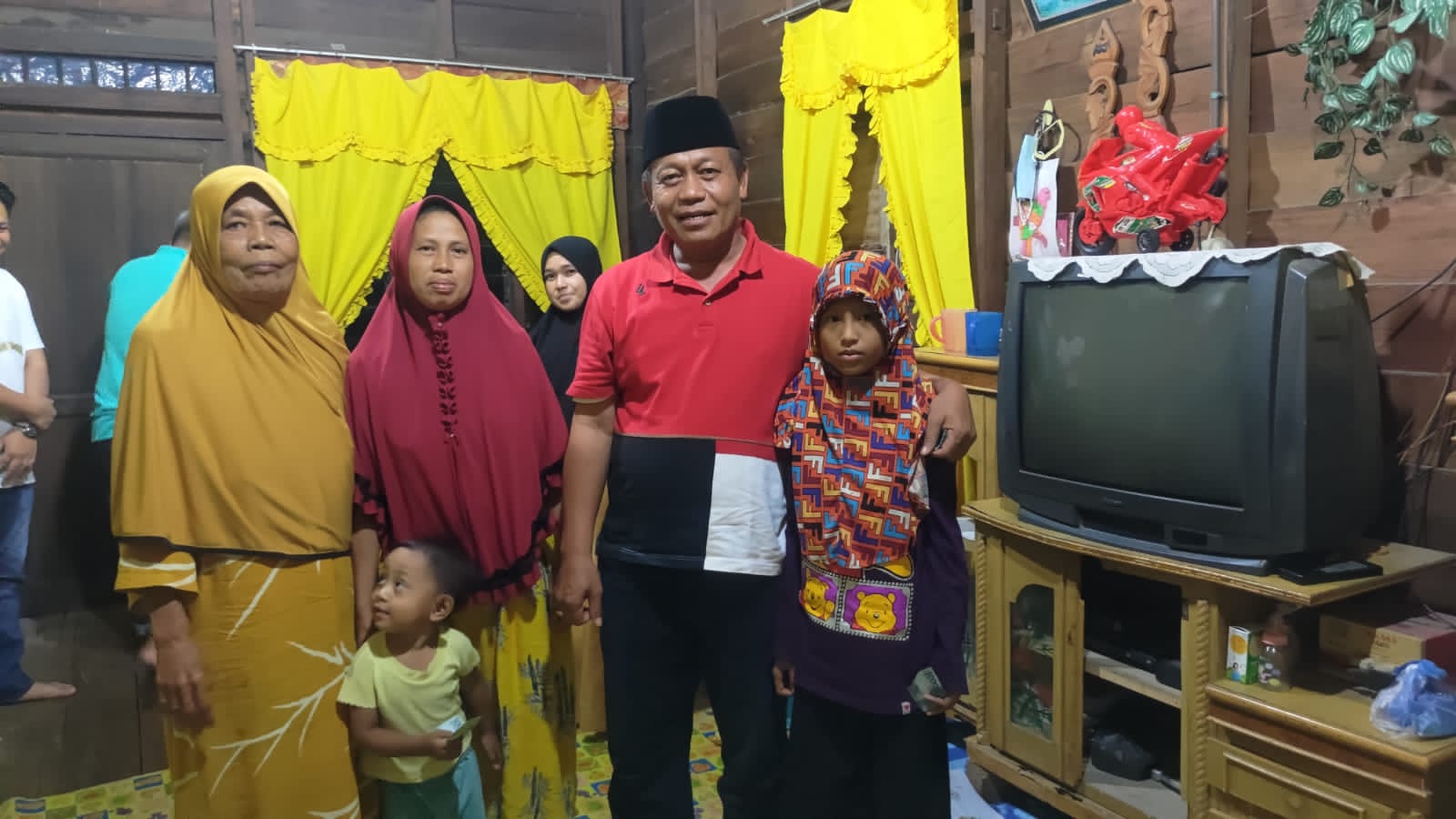Plt Wali Kota Tanjungbalai Jenguk Renisa, Bayi yang Lahir Tanpa Anus Di Kelurahan Semula Jadi