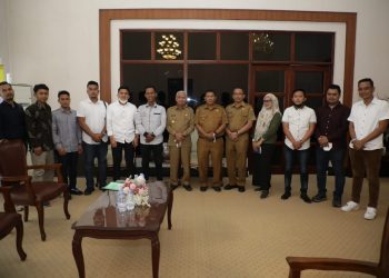 Bupati Asahan H. Surya BSc saat menerima audiensi  FPPA