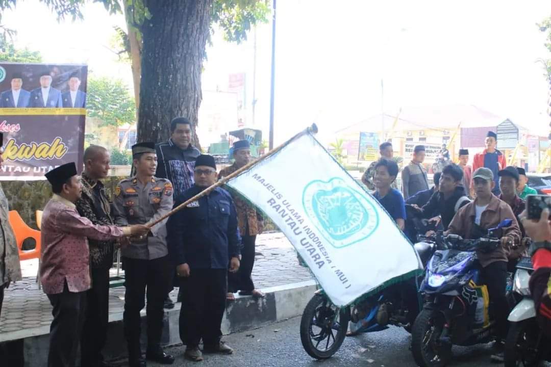 para peserta saat berangkat untuk mengikuti kemah dakwah.