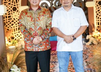 Ketua NasDem Labuhanbatu, Erik Adtrada Ritonga (kiri).