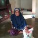Warga yang menerima beras dari TS salah satu Cakades di Rahuning 2