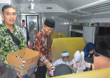 Plt Wali Kota Tanjungbalai, H Waris Tholib Berangkatkan 100 Orang Anak Yatim Ikuti Wisata Edukasi dan Religi