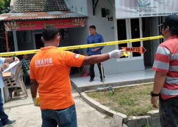 Petugas SatReskrim Polres Labuhanbatu saat menggelegar praRekontruksi. 