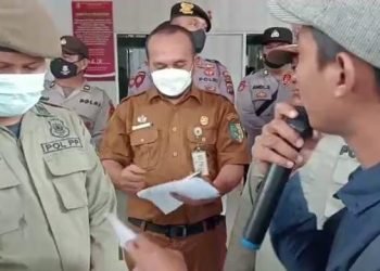Pertanyakan Pengelolaan Dana Penanggulangan Covid 19, Massa Aspara Demo ke Kantor Dinas Kesehatan Batubara