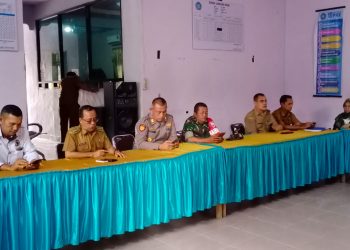 RDP terkait persoalan anggaran BUMDes Teluk Dalam di Aula kantor Balai Desa,