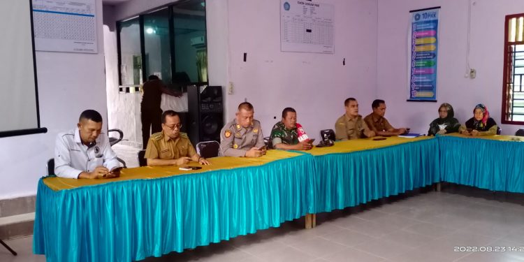 RDP terkait persoalan anggaran BUMDes Teluk Dalam di Aula kantor Balai Desa,
