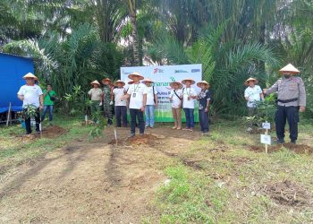 Kanit Binmas Polsek Pulau Raja Hadiri Penanaman 430 Pohon Oleh BRI
