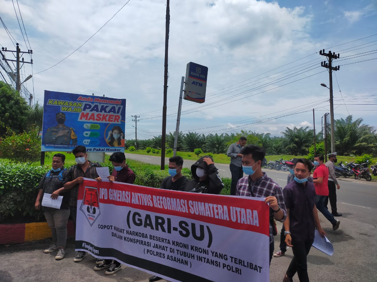 Massa DPD GARI-SU Menggelar Orasi di Mapolres Asahan