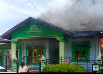 Gara-gara Cucu Main Mancis, Rumah Warga di Tapteng Terbakar