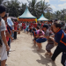 Ibu-ibu peserta lomba tarik tambang.