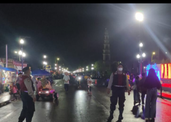 Personil Polres Tapteng yang melakukan patroli blue light sekitaran Kota Pandan. 