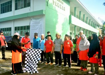 Semarak Pra Wisuda Sarjana, Rektor IAIDU Asahan Gelar Jalan Santai