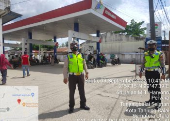 Antisipasi Kelangkaan BBM, Satlantas Polres Tanjungbalai Laksanakan Patroli dan Gatur Lalin di SPBU 