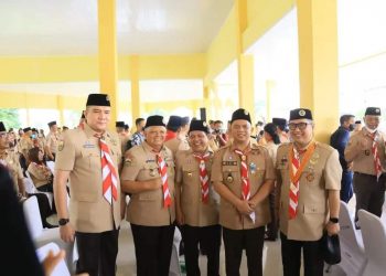 Bupati Labuhanbatu H Erik Adtrada Ritonga (dua kanan). 
