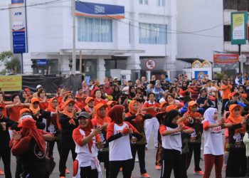 Ratusan Warga saat mengikuti CFD di Rantauprapat. 