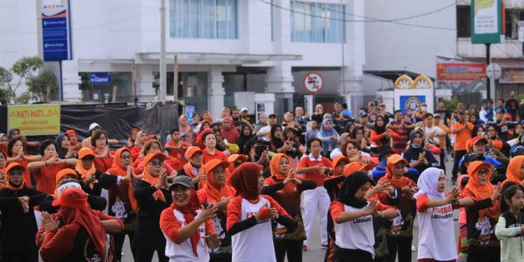 Ratusan Warga saat mengikuti CFD di Rantauprapat.