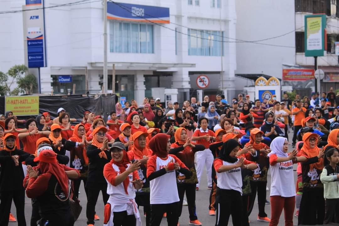 Ratusan Warga saat mengikuti CFD di Rantauprapat.