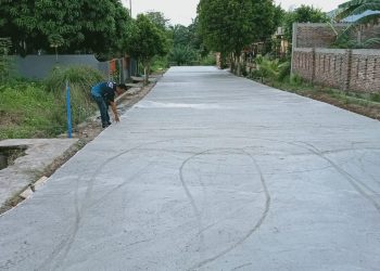 Waduh, Pekerja Akui Pengerjaan Perbaikan Jalan di Kisaran Naga Asal Jadi, Semen Banyak Campuran Airnya, Tanah Seharusnya 5 Trek hanya 1 Trek