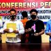 Kanit ll Sat Narkoba Polres Labuhanbatu IPDA Sujiwo S. Priyono S. Tr.K bersama petugas lainnya saat menunjukkan barang bukti.