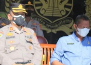 Assisten l Pemkab Labuhanbatu Sarimpunan Ritonga M.Pd (kanan). 