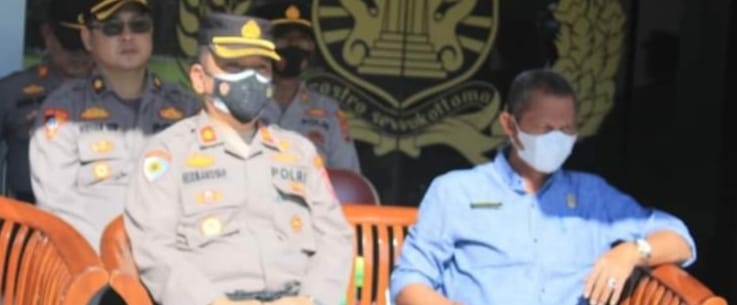 Assisten l Pemkab Labuhanbatu Sarimpunan Ritonga M.Pd (kanan).