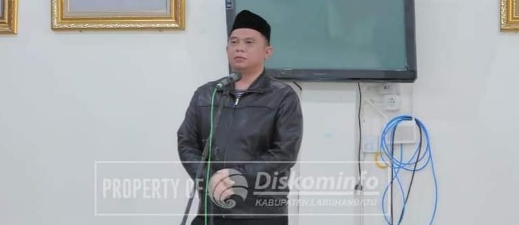 Bupati Labuhanbatu H Erik Adtrada Ritonga saat melepas keberangkatan kafilah.
