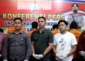  SatResNakoba saat memaparkan sejumlah tersangka dan barang bukti di Mapolres Labuhanbatu.