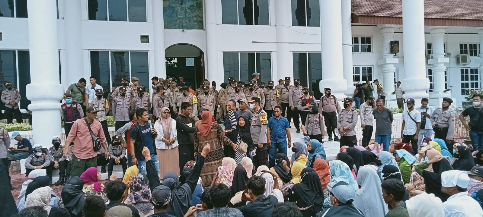 Tuntut Keadilan di Pemilihan Cakades, Warga Demo ke Kantor Bupati Asahan