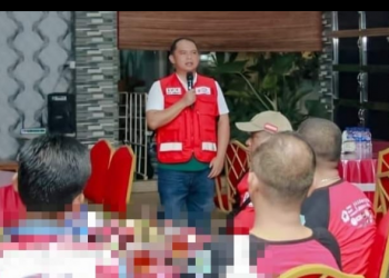 Bupati Labuhanbatu H Erik Adtrada Ritonga saat memberikan arahan.