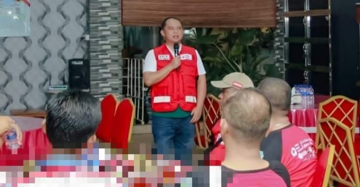 Bupati Labuhanbatu H Erik Adtrada Ritonga saat memberikan arahan.